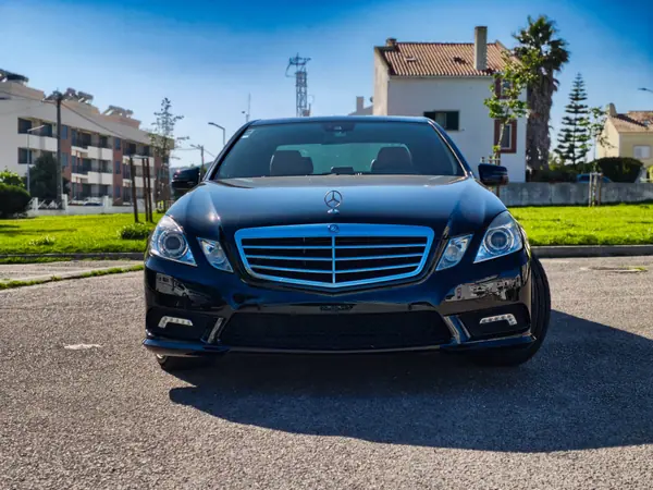 Mercedes-Benz E 250 2010 - 13750 EUR, 275000 km - AUTO.MOTO.pt - 275000km - foto 8 de 17