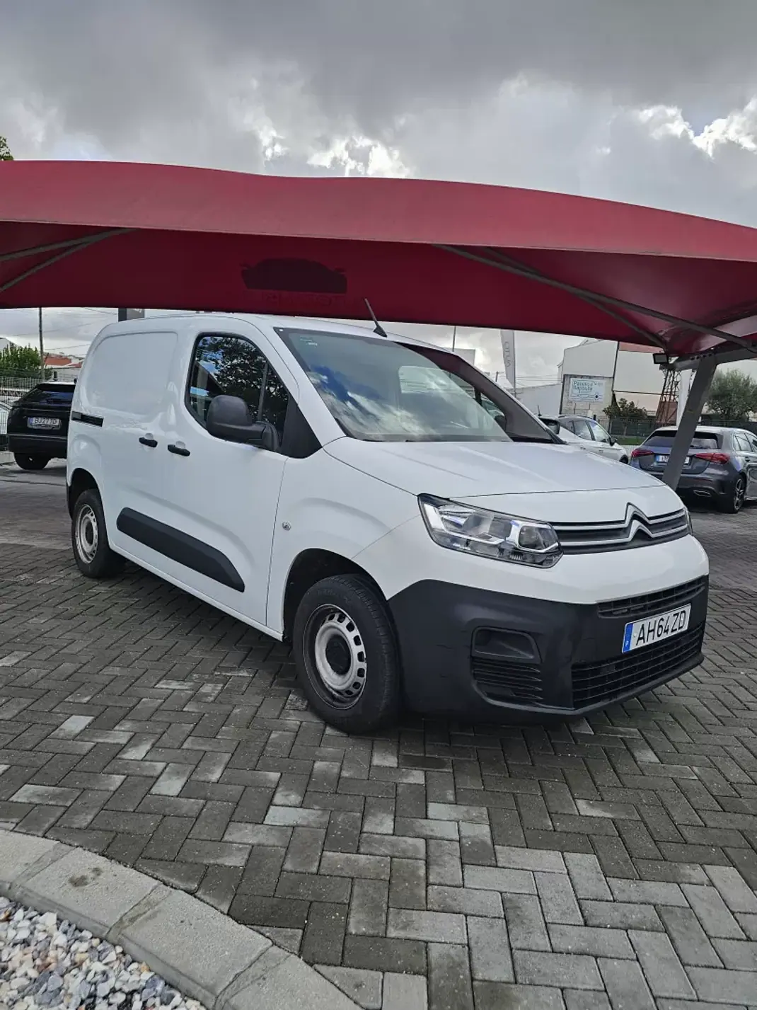 Citroën BERLINGO 1.5 BlueHDi 100 S&S Club M 2021 - 15300 EUR, 100480 km - AUTO.MOTO.pt - 100480km - foto 5 de 14