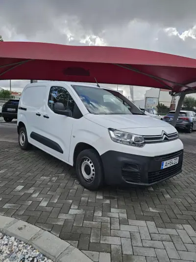 Citroën BERLINGO 1.5 BlueHDi 100 S&S Club M 2021 - 15300 EUR, 100480 km - AUTO.MOTO.pt - 100480km - foto 5 de 14