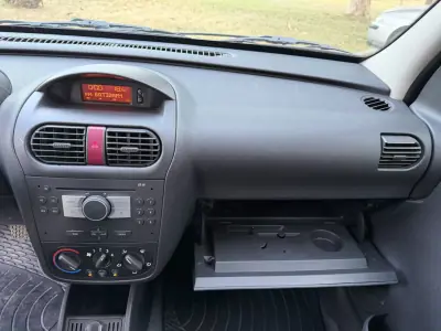 Opel COMBO 2011 - 8965 EUR, 85000 km - AUTO.MOTO.pt - 85000km - foto 27 de 33