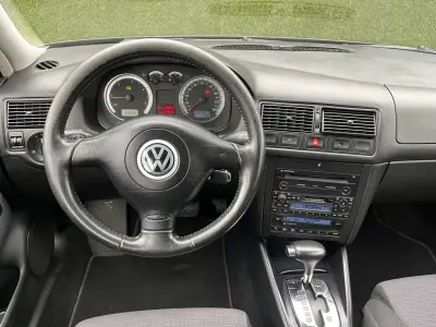 Volkswagen Golf 2002 - 5900 EUR, 257000 km - AUTO.MOTO.pt - 257000km - foto 19 de 21