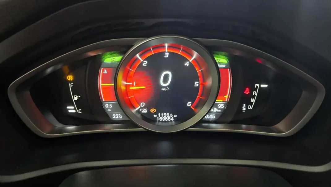 Volvo V40 Cross Country 2017 - 13990 EUR, 169554 km - 169554km - foto 22 de 61