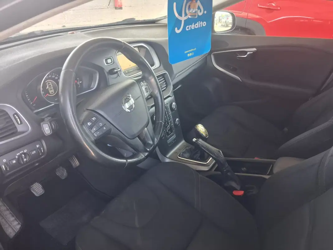 Volvo V40 2012 - 6900 EUR, 250000 km - AUTO.MOTO.pt - 250000km - foto 7 de 13