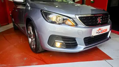 Peugeot 308 SW 2018 - 12650 EUR, 133760 km - AUTO.MOTO.pt - 133760km - foto 2 de 60