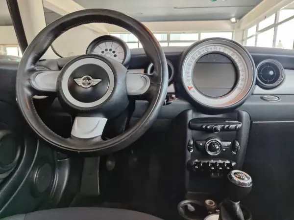 MINI One 2011 - 8250 EUR, 180000 km - AUTO.MOTO.pt - 180000km - foto 22 de 34