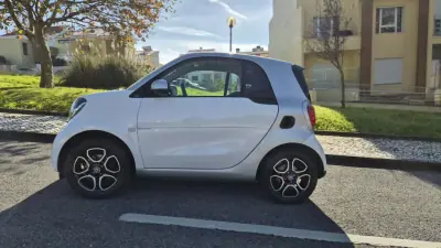 Smart Fortwo Cabrio 2018 - 12480 EUR, 70000 km - AUTO.MOTO.pt - 70000km - foto 7 de 17