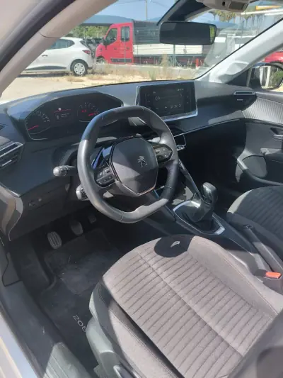 Peugeot 208 2022 - 13900 EUR, 69000 km - AUTO.MOTO.pt - 69000km - foto 4 de 11