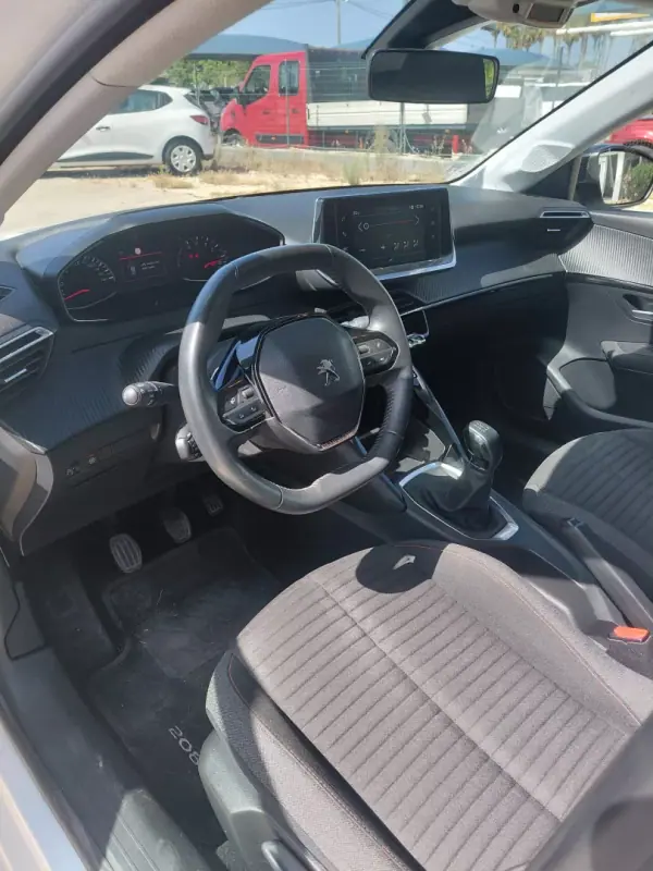 Peugeot 208 2022 - 13900 EUR, 69000 km - AUTO.MOTO.pt - 69000km - foto 4 de 11