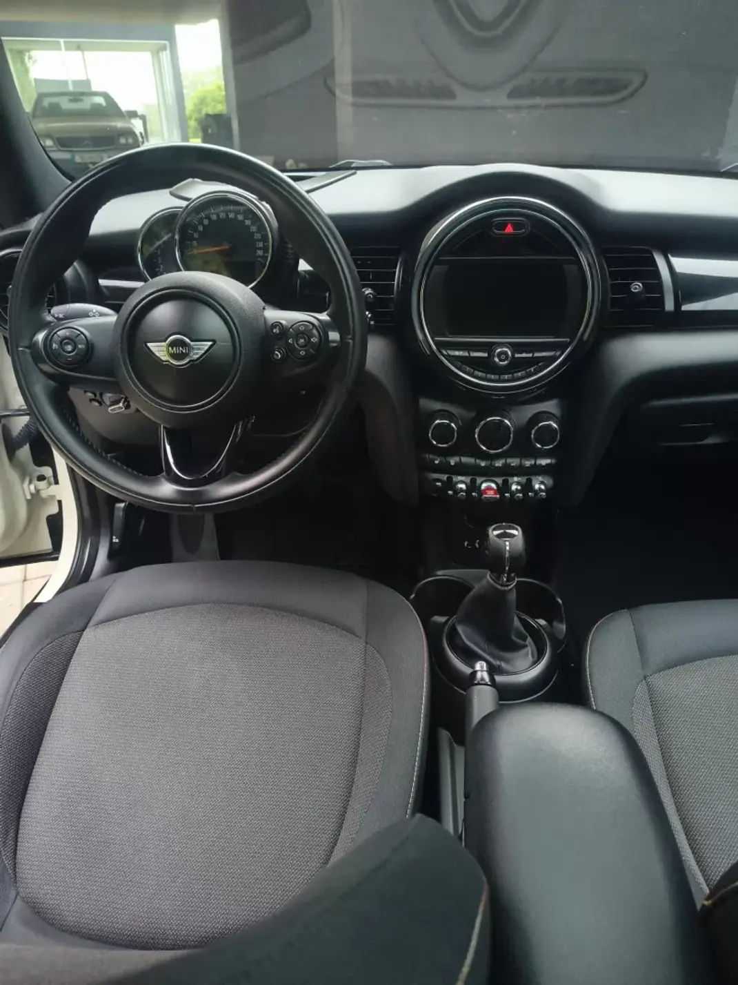 MINI One 2015 - 11900 EUR, 125000 km - AUTO.MOTO.pt - 125000km - foto 15 de 35