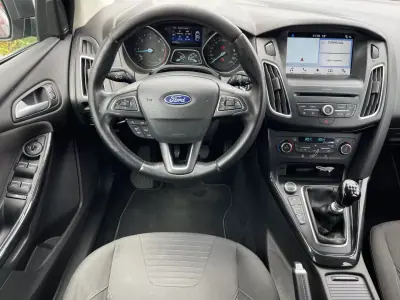 Ford Focus 2017 - 13490 EUR, 150500 km - AUTO.MOTO.pt - 150500km - foto 10 de 22