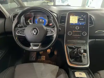 Renault Scénic 2017 - 15800 EUR, 156509 km - AUTO.MOTO.pt - 156509km - foto 9 de 24