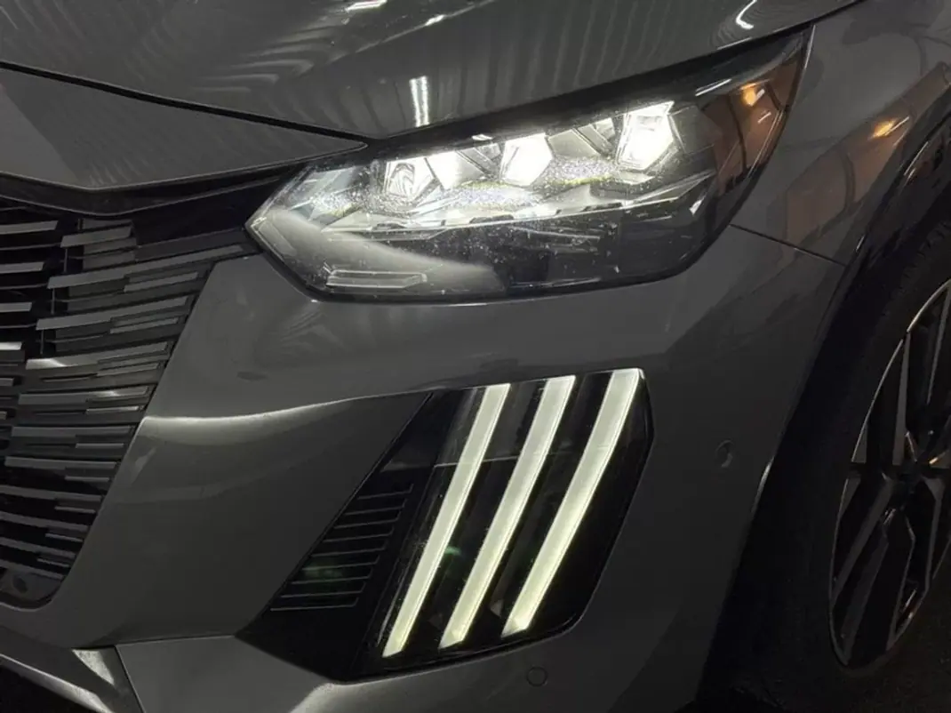 Peugeot 208 2025 - 23990 EUR, 32892 km - AUTO.MOTO.pt - 32892km - foto 2 de 20