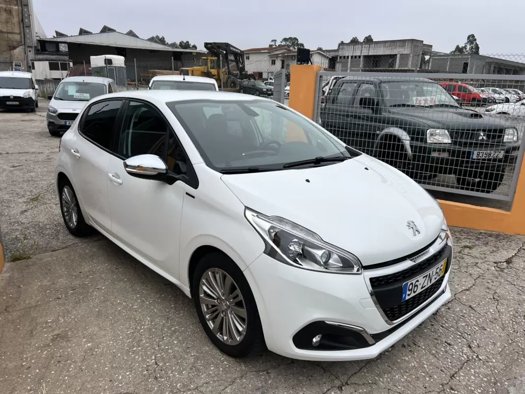 Peugeot 208 2019 - 10450 EUR, 92371 km - 92371km - foto 7 de 12