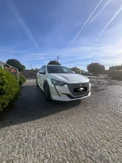 Peugeot e-208 2020 - 13500 EUR, 99999 km - AUTO.MOTO.pt - 99999km - foto 2 de 18