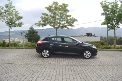 Renault Mégane 2010 - 5500 EUR, 197500 km - AUTO.MOTO.pt - 197500km - foto 5 de 9