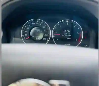 Volvo XC 60 2012 - 10800 EUR, 185500 km - AUTO.MOTO.pt - 185500km - foto 3 de 8