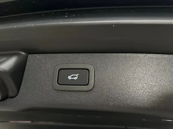 Jaguar XF Sportbrake 2021 - 34990 EUR, 119000 km - AUTO.MOTO.pt - 119000km - foto 19 de 23