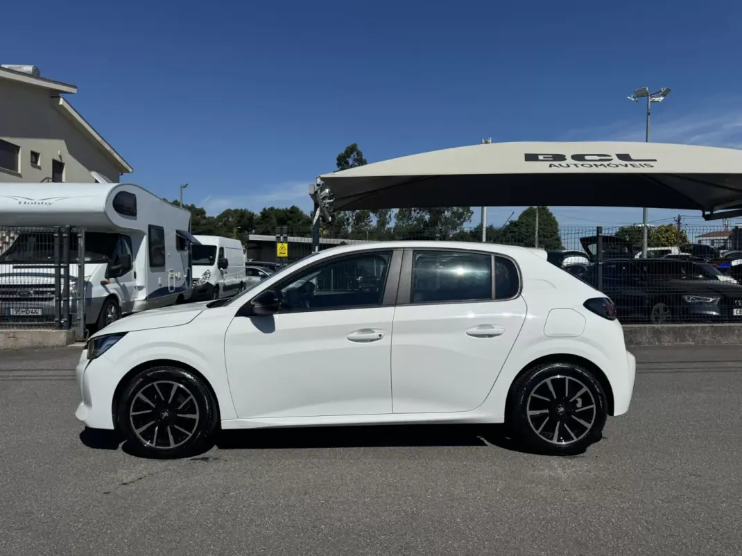 Peugeot 208 2023 - 14990 EUR, 140000 km - 140000km - foto 4 de 39