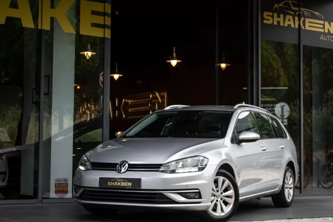 Volkswagen Golf Variant 2018 - 10750 EUR, 320319 km - AUTO.MOTO.pt - 320319km - foto 1 de 39