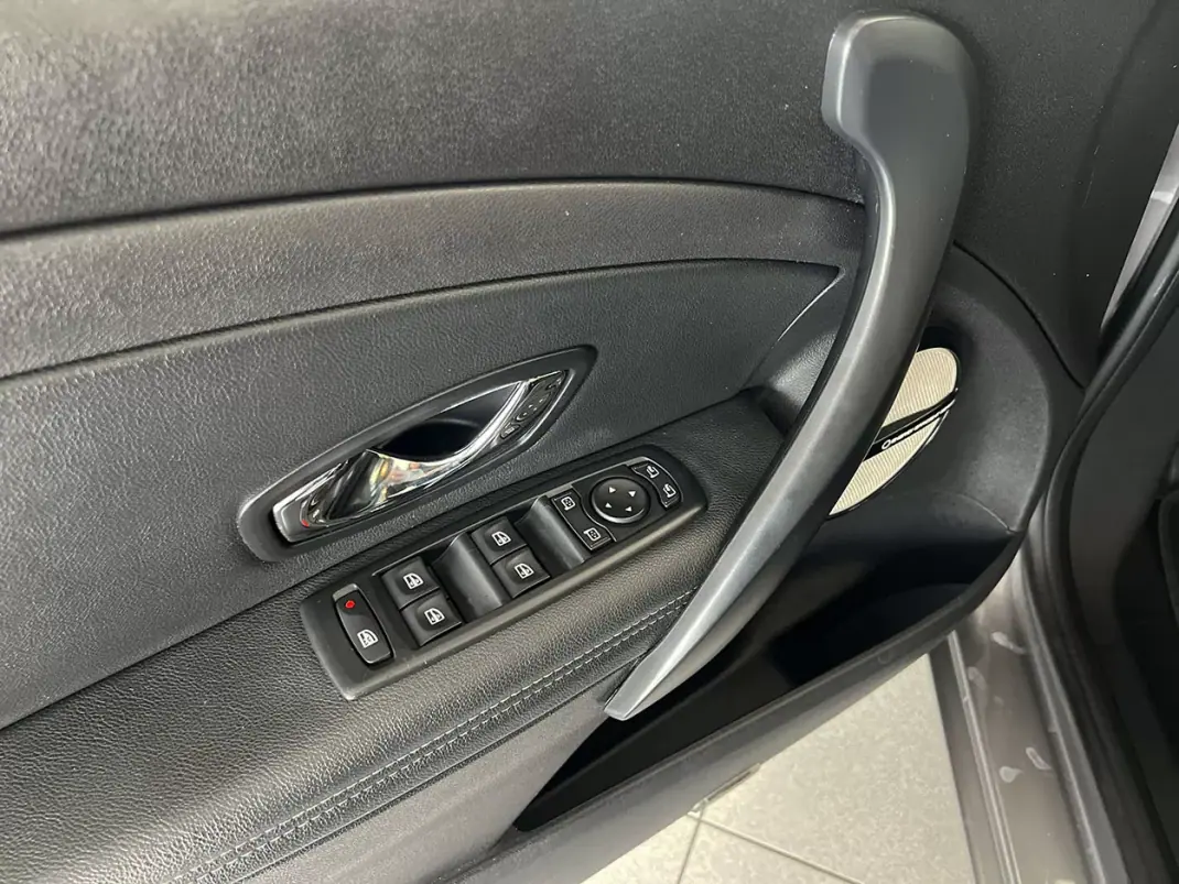 Renault Mégane Sport Tourer 2018 - 6900 EUR, 227985 km - AUTO.MOTO.pt - 227985km - foto 11 de 13