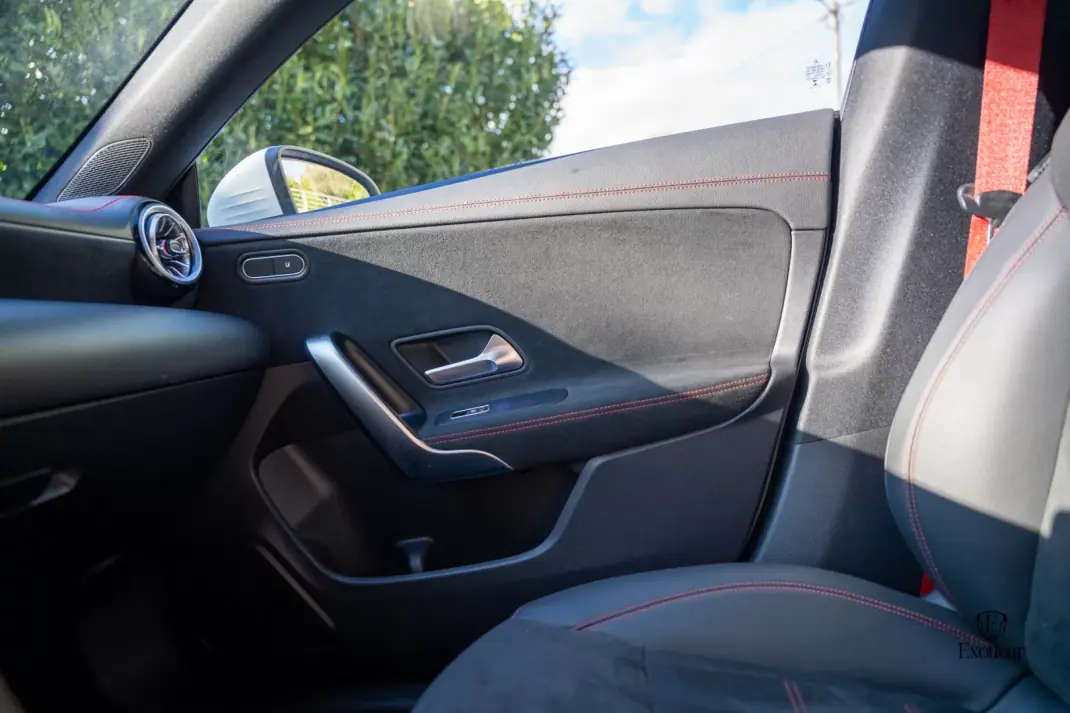 Mercedes-Benz CLA 45 AMG 2022 - 62000 EUR, 9000 km - AUTO.MOTO.pt - 9000km - foto 34 de 39