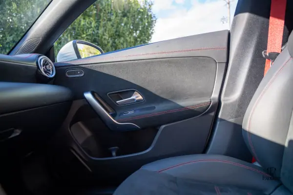 Mercedes-Benz CLA 45 AMG 2022 - 62000 EUR, 9000 km - AUTO.MOTO.pt - 9000km - foto 34 de 39