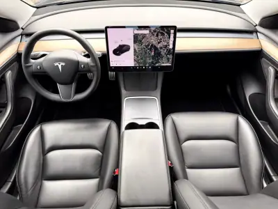 Tesla Model 3 2021 - 29900 EUR, 128000 km - 128000km - foto 6 de 26