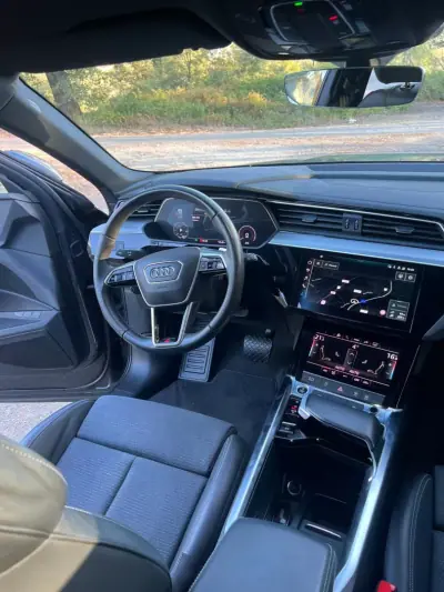 Audi e-tron 2022 - 34750 EUR, 131000 km - AUTO.MOTO.pt - 131000km - foto 38 de 50