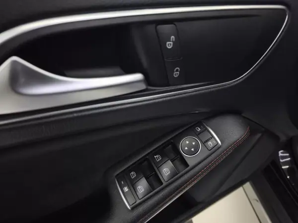 Mercedes-Benz GLA 200 2014 - 22950 EUR, 245585 km - AUTO.MOTO.pt - 245585km - foto 22 de 45