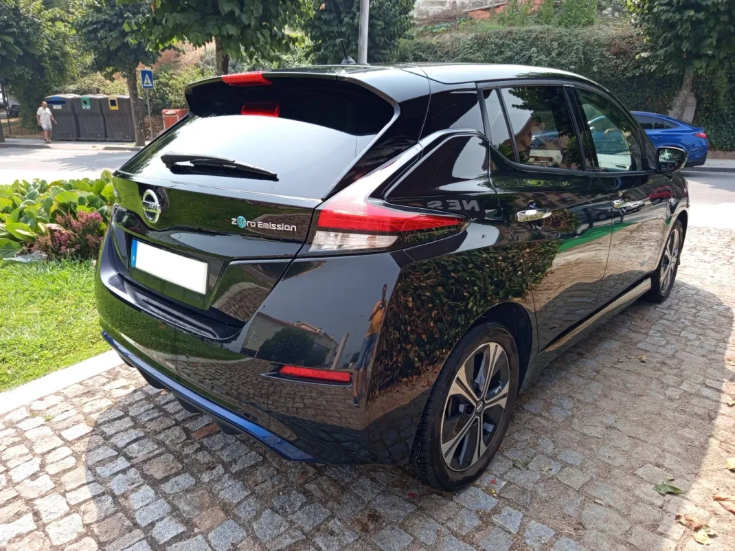 Nissan Leaf 2020 - 14900 EUR, 71868 km - AUTO.MOTO.pt - 71868km - foto 4 de 11