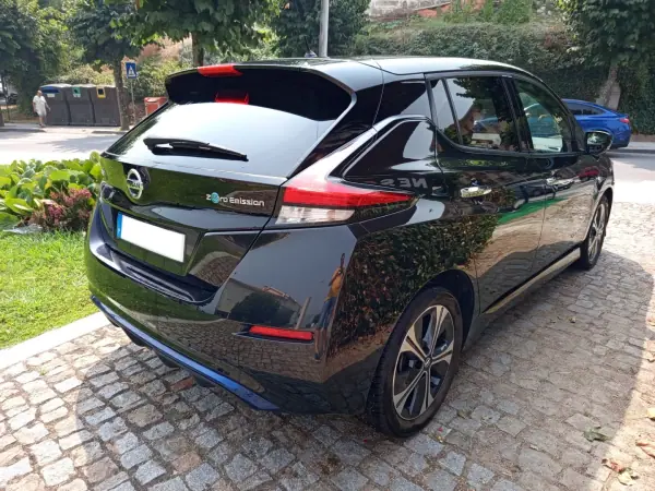 Nissan Leaf 2020 - 14900 EUR, 71868 km - AUTO.MOTO.pt - 71868km - foto 4 de 11