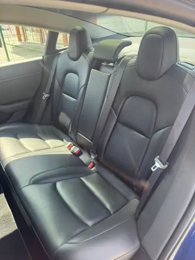 Tesla Model 3 2019 - 25030 EUR, 171000 km - AUTO.MOTO.pt - 171000km - foto 16 de 22