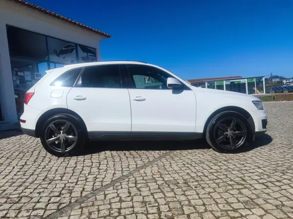Audi Q5 2010 - 14490 EUR, 325000 km - AUTO.MOTO.pt - 325000km - foto 4 de 24