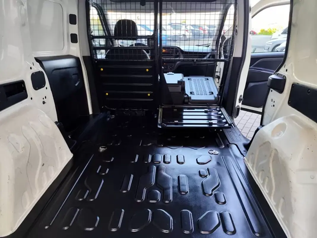 Fiat Doblo 1.3 Multijet ,3Lug. ,Iva Dedutivel 2017 - 9980 EUR, 85000 km - AUTO.MOTO.pt - 85000km - foto 18 de 26