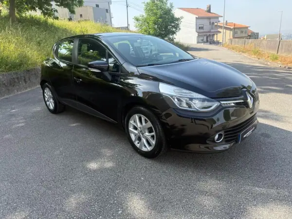 Renault Clio 2014 - 7650 EUR, 170000 km - AUTO.MOTO.pt - 170000km - foto 3 de 24