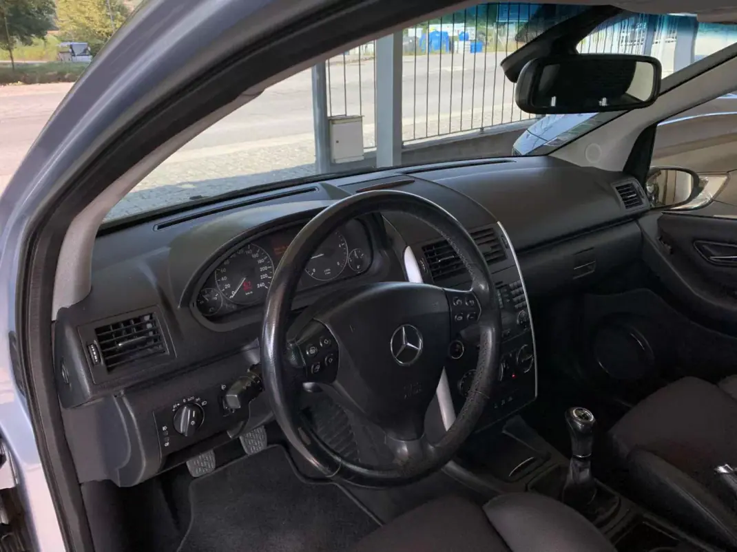 Mercedes-Benz A 180 2006 - 5950 EUR, 150000 km - AUTO.MOTO.pt - 150000km - foto 8 de 22