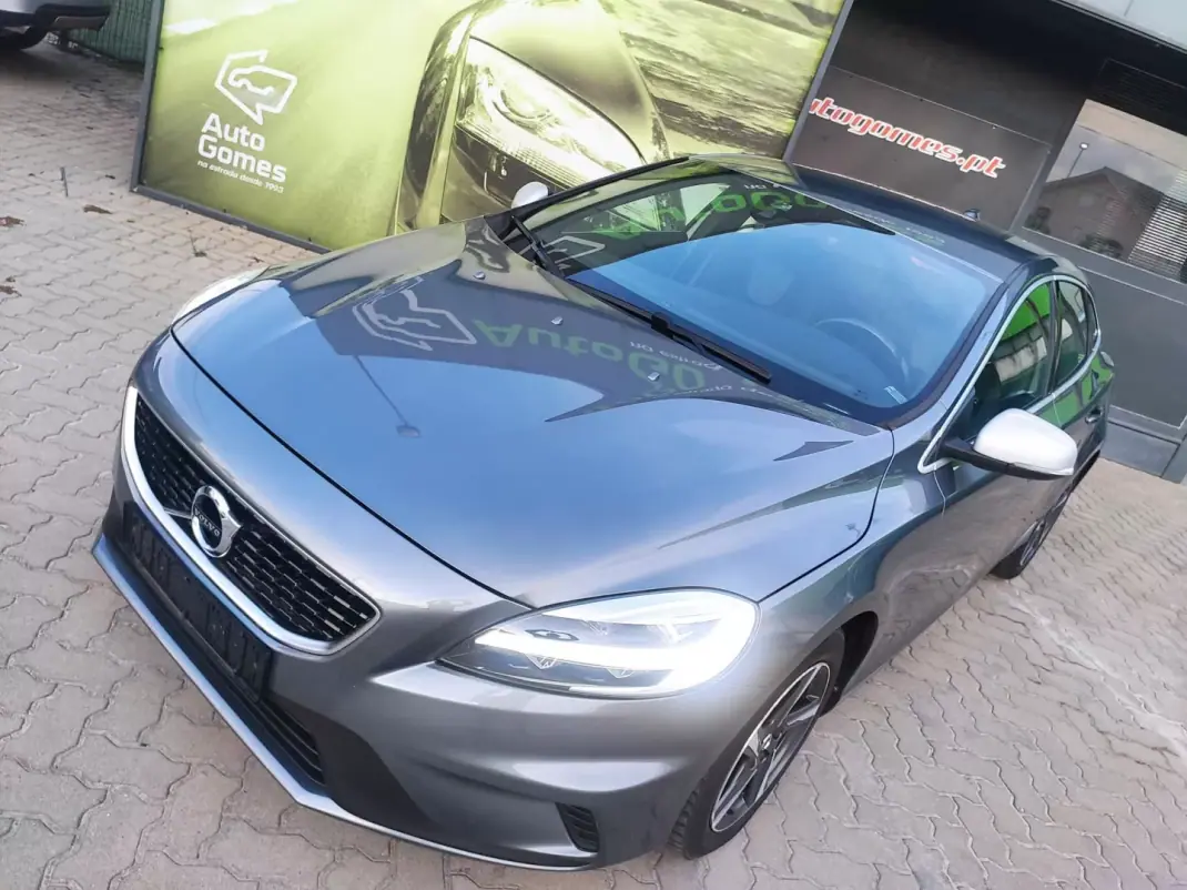 Volvo V40 2018 - 17500 EUR, 185000 km - AUTO.MOTO.pt - 185000km - foto 4 de 28
