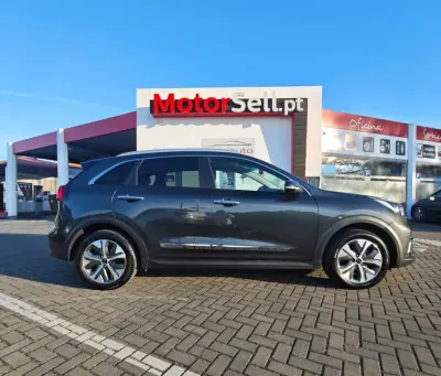 Kia e-Niro 2021 - 24400 EUR, 81000 km - AUTO.MOTO.pt - 81000km - foto 10 de 13