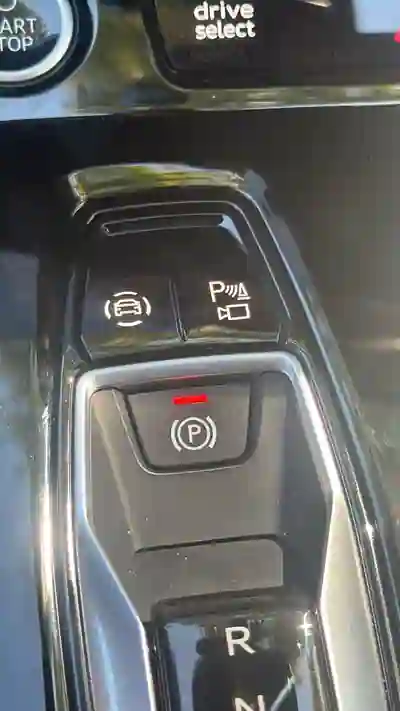 Audi Q6 e-tron 2025 - 55000 EUR, 22504 km - AUTO.MOTO.pt - 22504km - foto 7 de 13