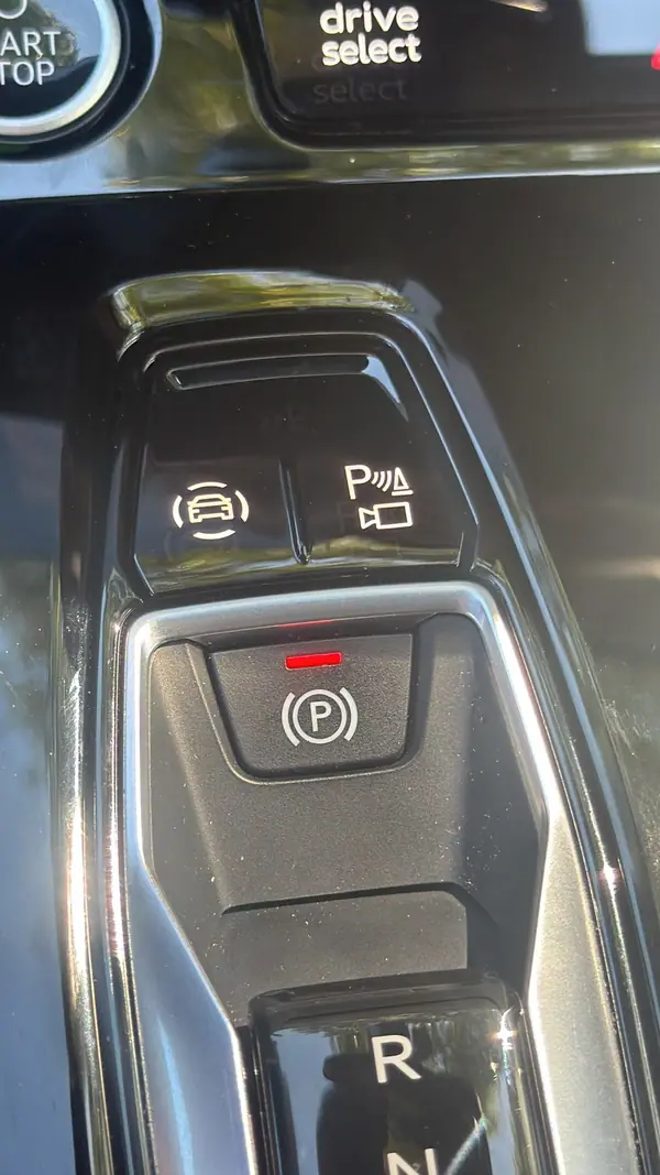 Audi Q6 e-tron 2025 - 55000 EUR, 22504 km - AUTO.MOTO.pt - 22504km - foto 7 de 13
