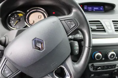 Renault Mégane Coupe 2014 - 10900 EUR, 202494 km - AUTO.MOTO.pt - 202494km - foto 19 de 23