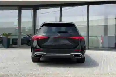 Mercedes-Benz C 300 2022 — foto 6 de 15