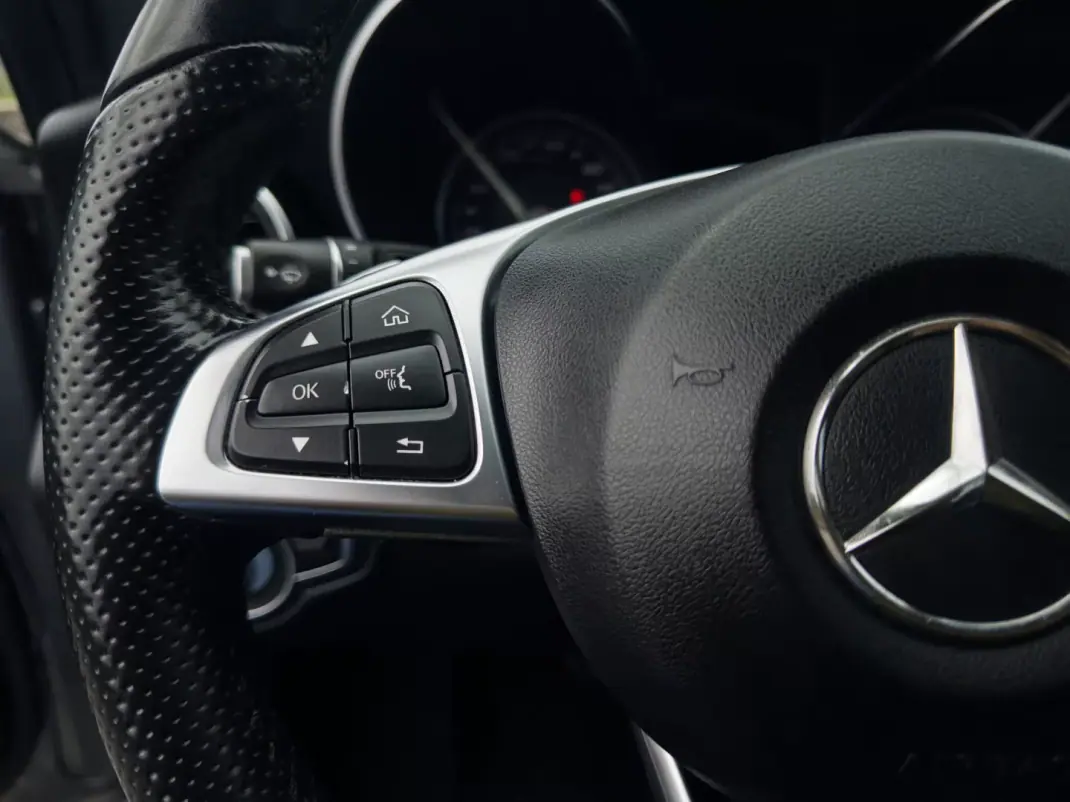 Mercedes-Benz C 200 2017 - 23990 EUR, 147000 km - AUTO.MOTO.pt - 147000km - foto 23 de 50
