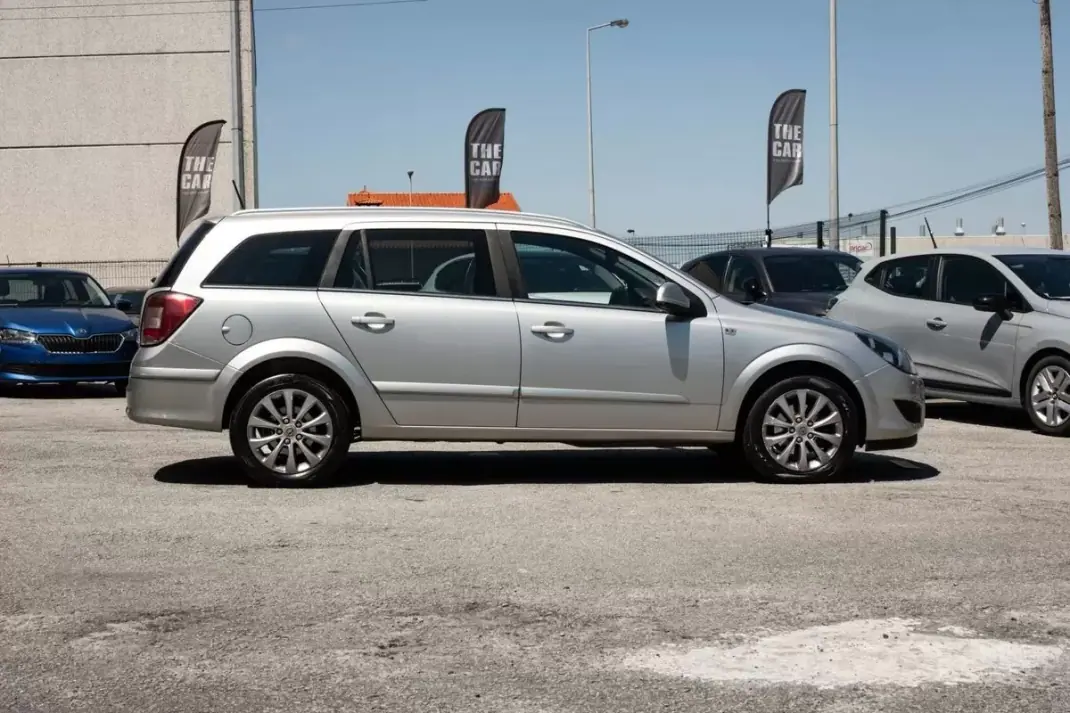 Opel Astra Caravan 2011 - 6900 EUR, 171200 km - AUTO.MOTO.pt - 171200km - foto 3 de 20