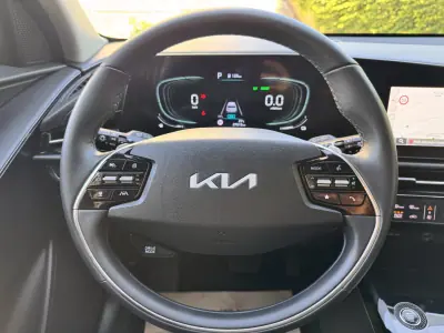 Kia Niro 2024 - 29500 EUR, 27615 km - AUTO.MOTO.pt - 27615km - foto 12 de 26