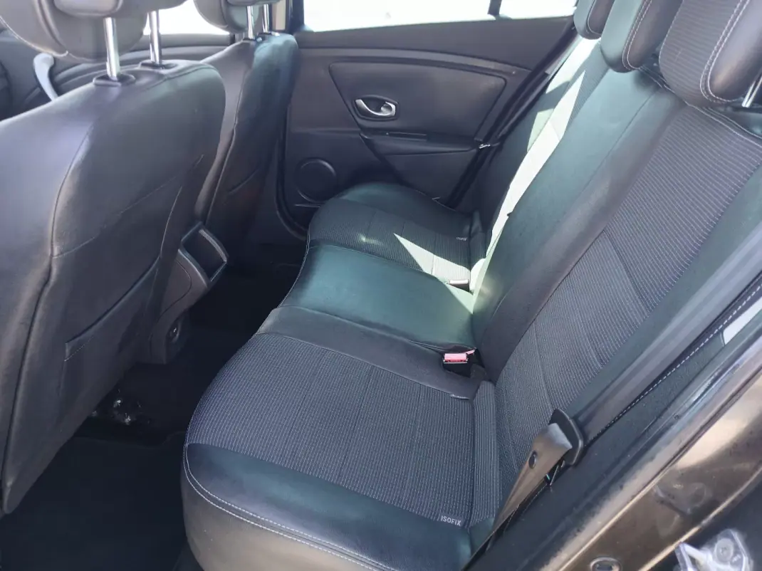 Renault Mégane 2010 - 7800 EUR, 122607 km - AUTO.MOTO.pt - 122607km - foto 19 de 29