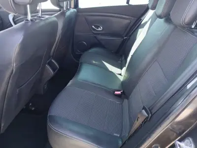 Renault Mégane 2010 - 7800 EUR, 122607 km - AUTO.MOTO.pt - 122607km - foto 19 de 29