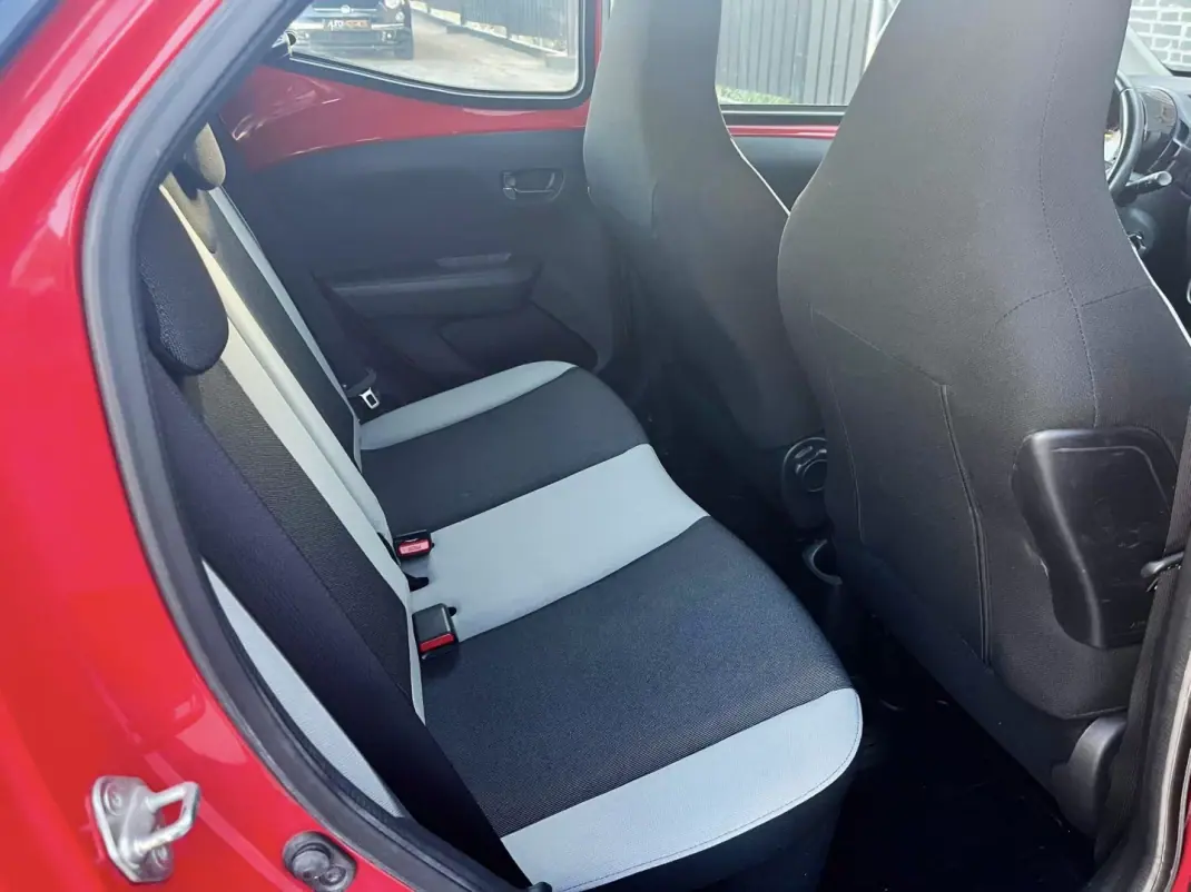 Toyota Aygo 2016 - 8500 EUR, 190000 km - AUTO.MOTO.pt - 190000km - foto 14 de 16