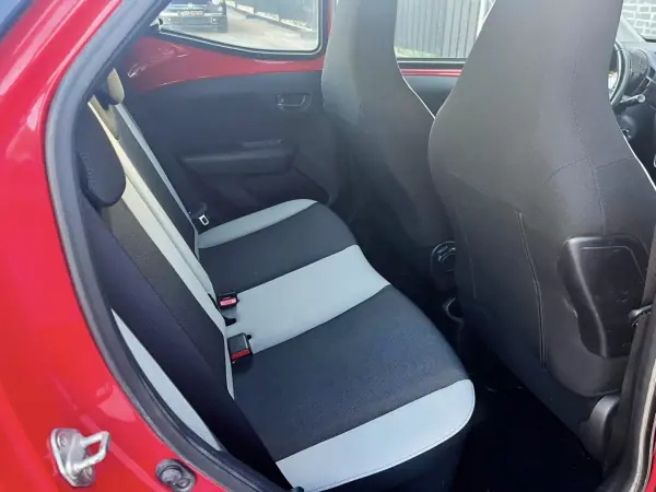 Toyota Aygo 2016 - 8500 EUR, 190000 km - AUTO.MOTO.pt - 190000km - foto 14 de 16