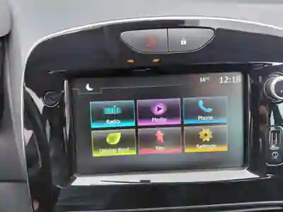 Renault Clio 2019 - 12250 EUR, 138353 km - AUTO.MOTO.pt - 138353km - foto 11 de 13